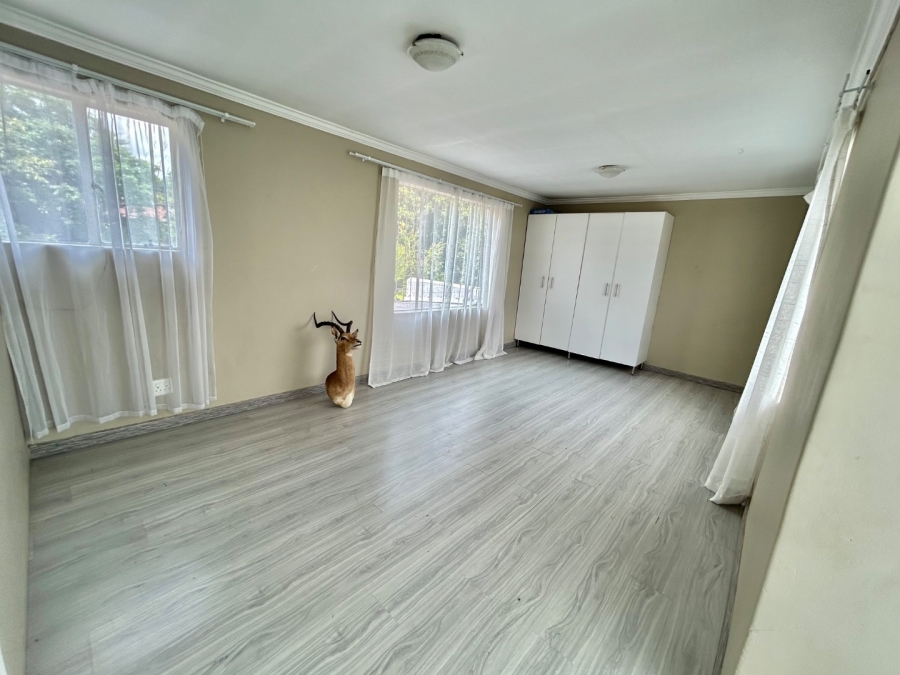5 Bedroom Property for Sale in Vorna Valley Gauteng