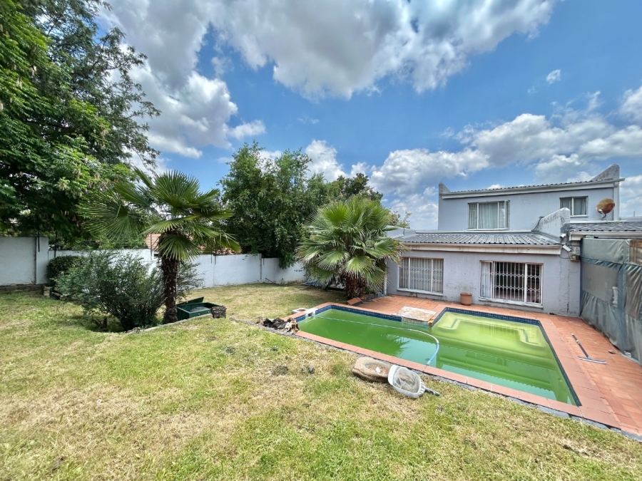 5 Bedroom Property for Sale in Vorna Valley Gauteng