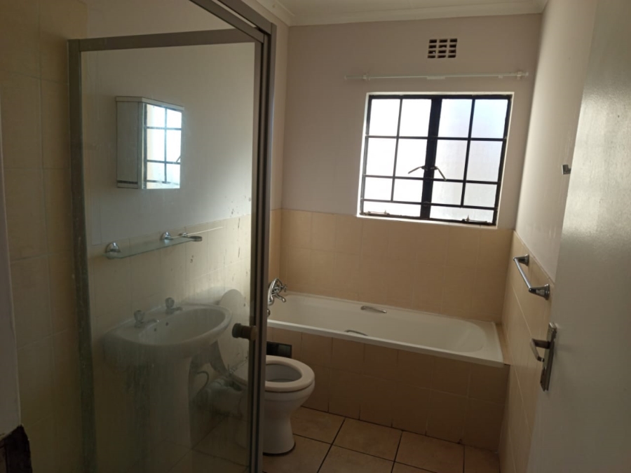 2 Bedroom Property for Sale in Grand Central Gauteng