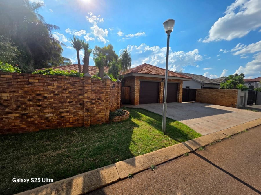 Bedroom Property for Sale in Green Acres Estate Gauteng
