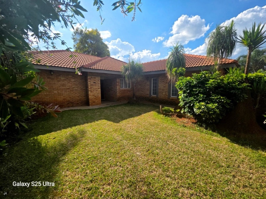  Bedroom Property for Sale in Green Acres Estate Gauteng