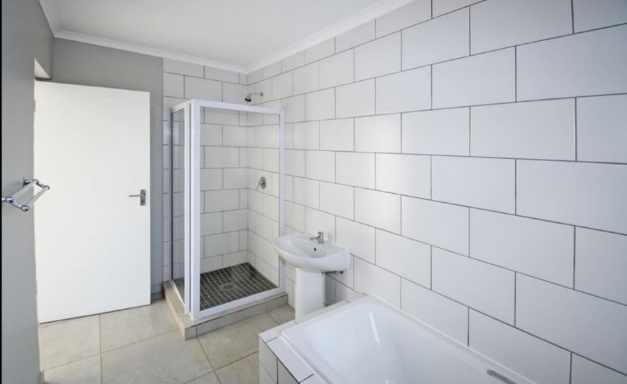 2 Bedroom Property for Sale in Glen Marais Gauteng