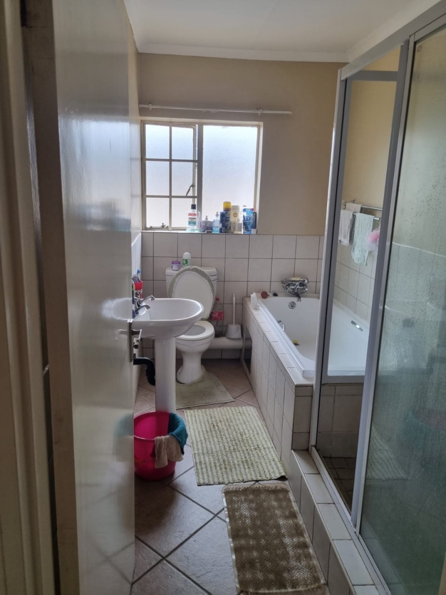 2 Bedroom Property for Sale in Terenure Gauteng