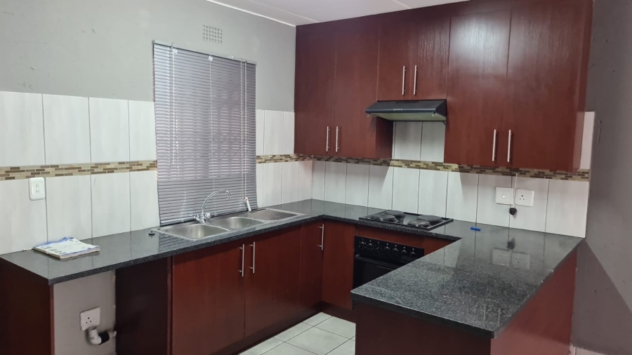 2 Bedroom Property for Sale in Chloorkop Gauteng