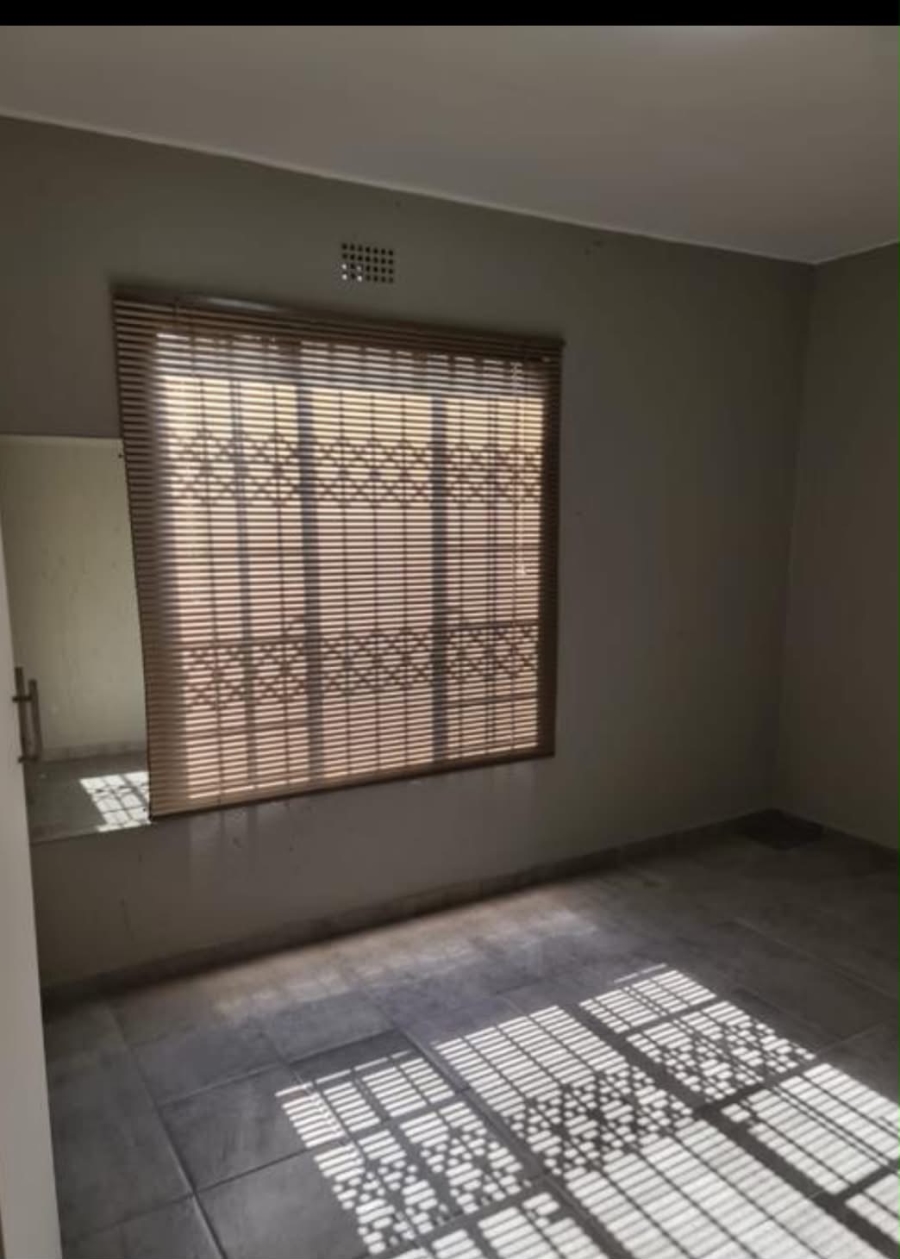 2 Bedroom Property for Sale in Chloorkop Gauteng