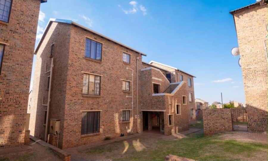 2 Bedroom Property for Sale in Chloorkop Gauteng