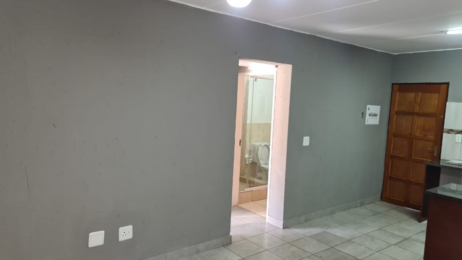 2 Bedroom Property for Sale in Chloorkop Gauteng