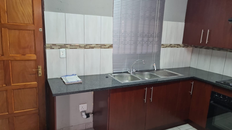 2 Bedroom Property for Sale in Chloorkop Gauteng