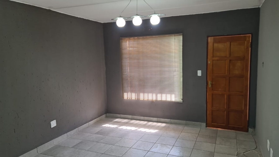 2 Bedroom Property for Sale in Chloorkop Gauteng
