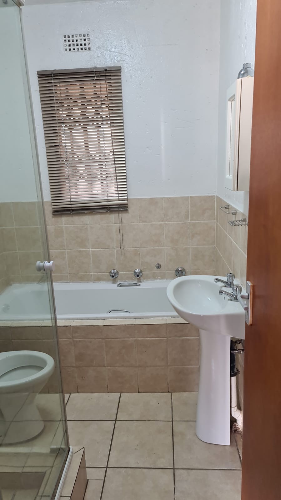 2 Bedroom Property for Sale in Chloorkop Gauteng