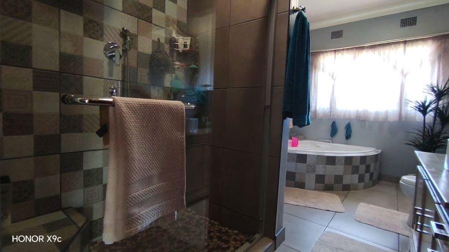 4 Bedroom Property for Sale in Rothdene Gauteng