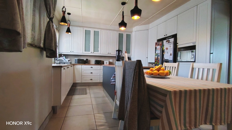 4 Bedroom Property for Sale in Rothdene Gauteng