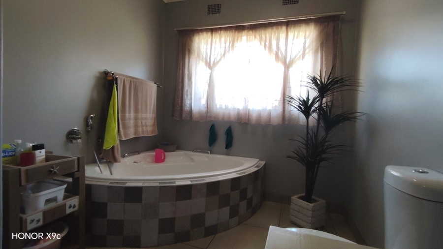 4 Bedroom Property for Sale in Rothdene Gauteng