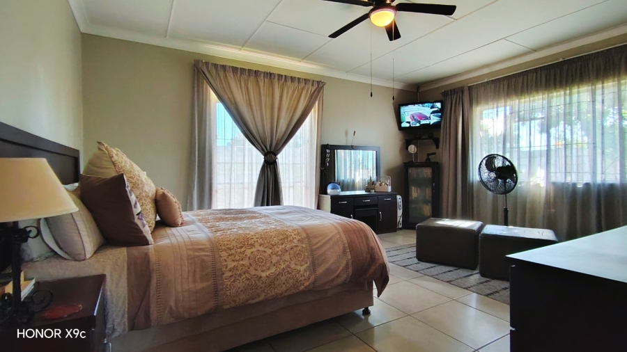 4 Bedroom Property for Sale in Rothdene Gauteng