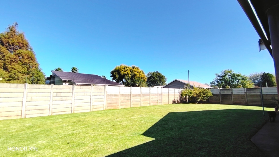 4 Bedroom Property for Sale in Rothdene Gauteng