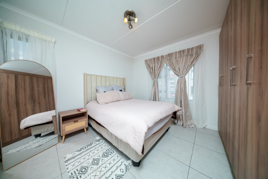 To Let 1 Bedroom Property for Rent in Modderfontein Gauteng