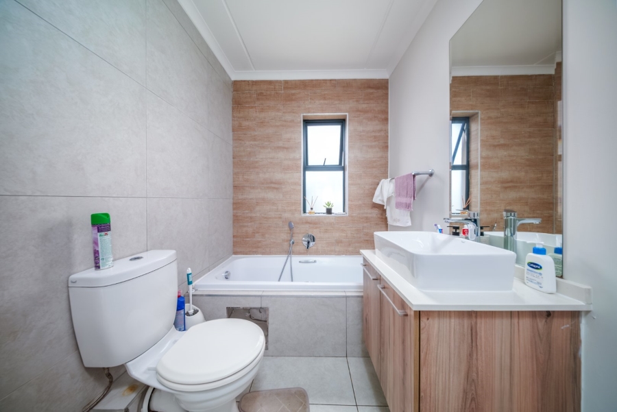To Let 1 Bedroom Property for Rent in Modderfontein Gauteng