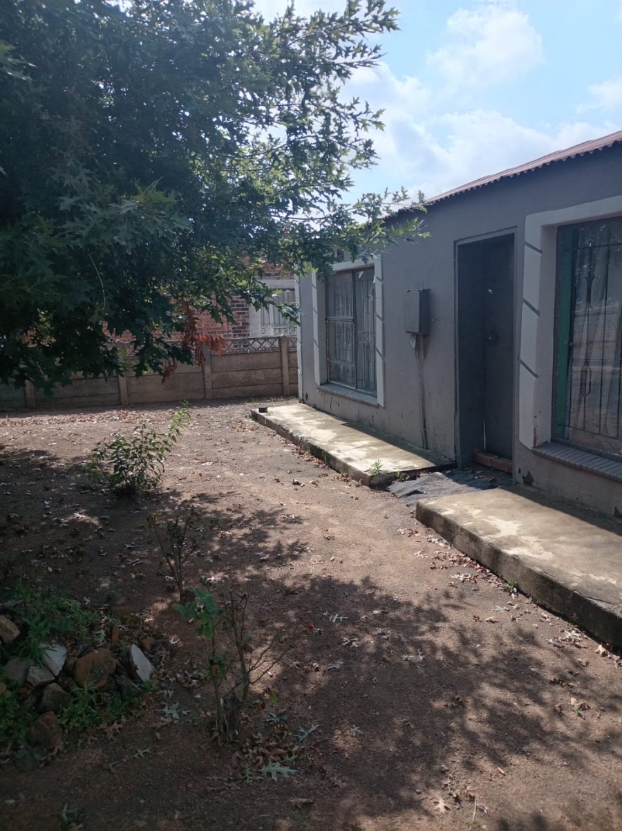 2 Bedroom Property for Sale in Daveyton Gauteng