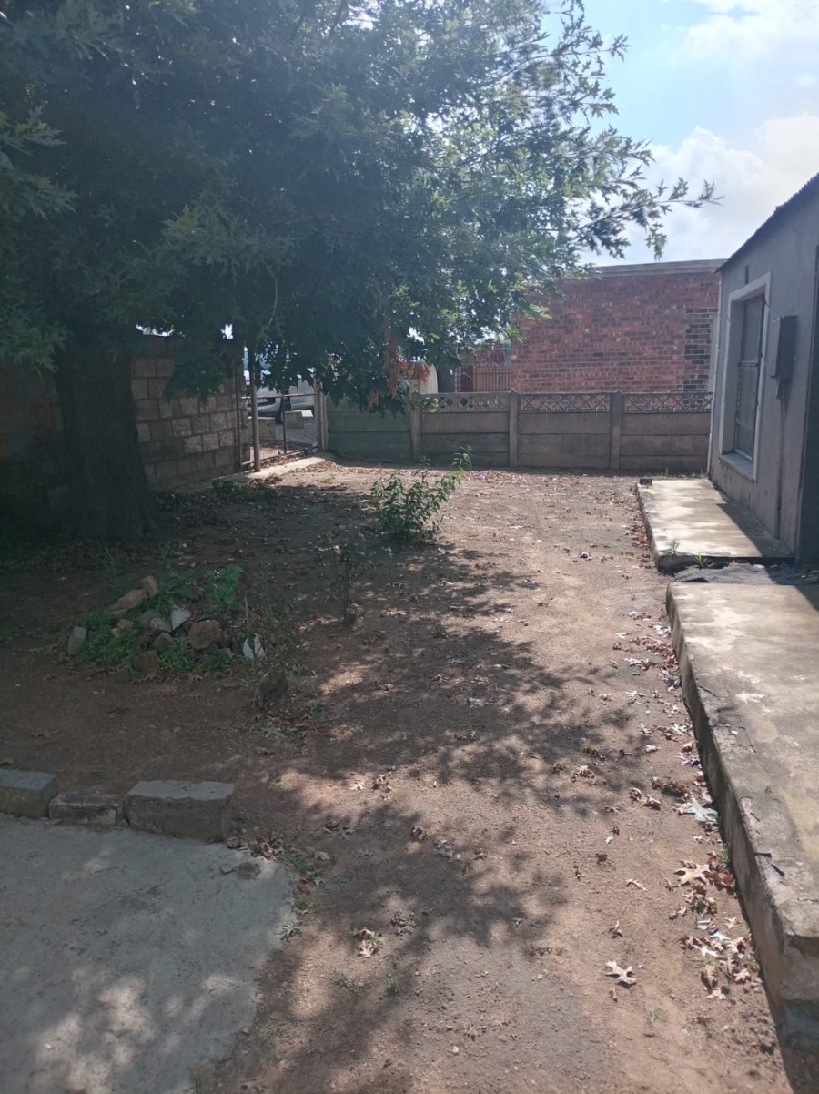 2 Bedroom Property for Sale in Daveyton Gauteng
