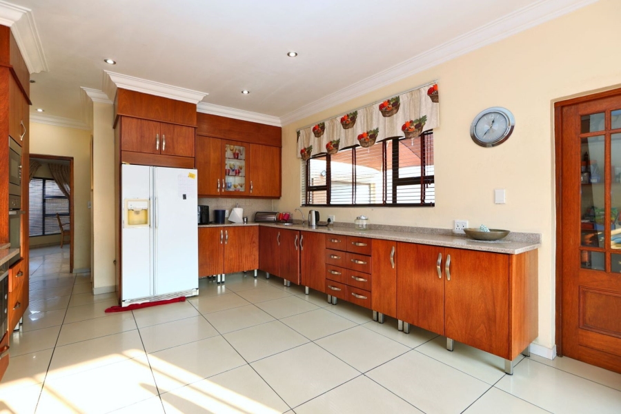 5 Bedroom Property for Sale in Country View Gauteng