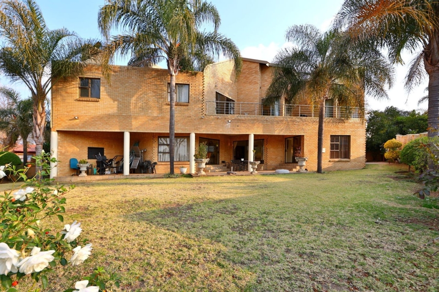 5 Bedroom Property for Sale in Country View Gauteng