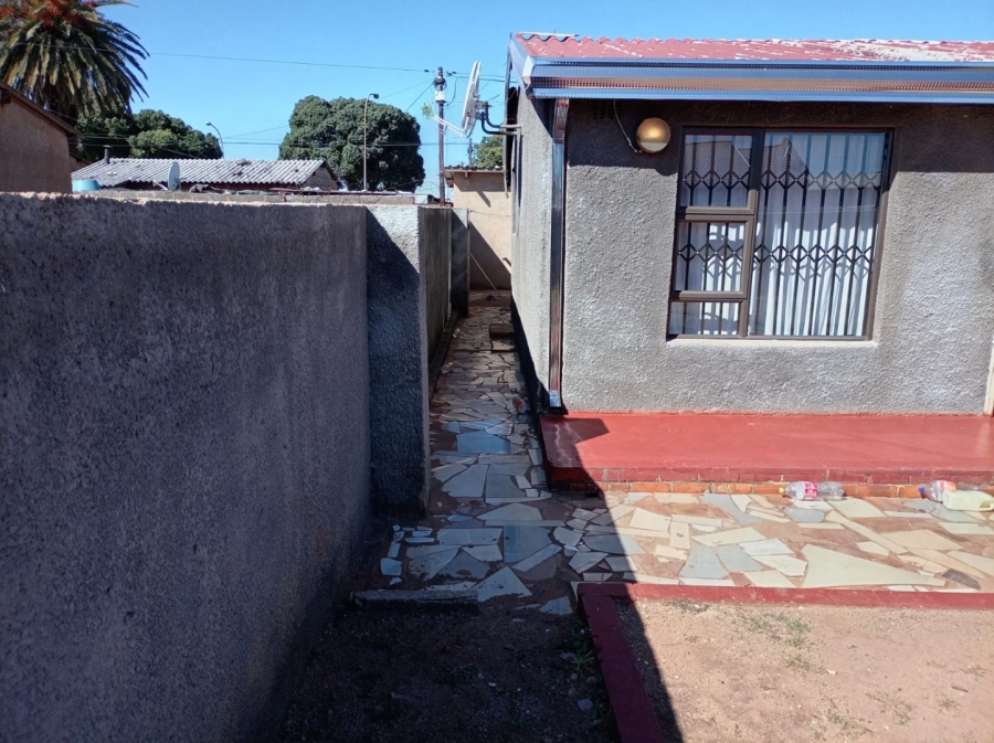 5 Bedroom Property for Sale in Daveyton Gauteng