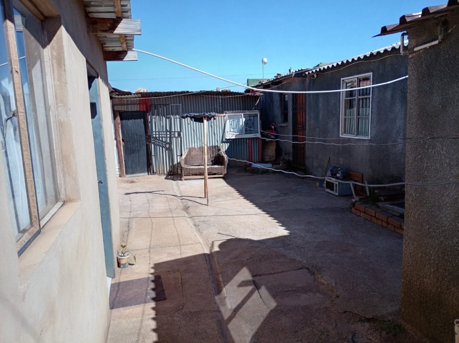 5 Bedroom Property for Sale in Daveyton Gauteng