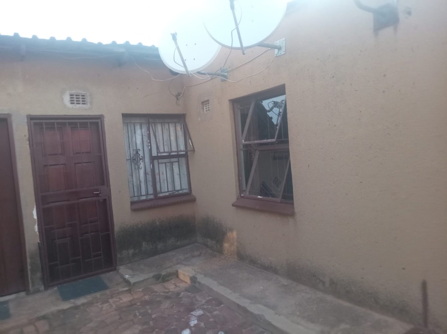7 Bedroom Property for Sale in Daveyton Gauteng