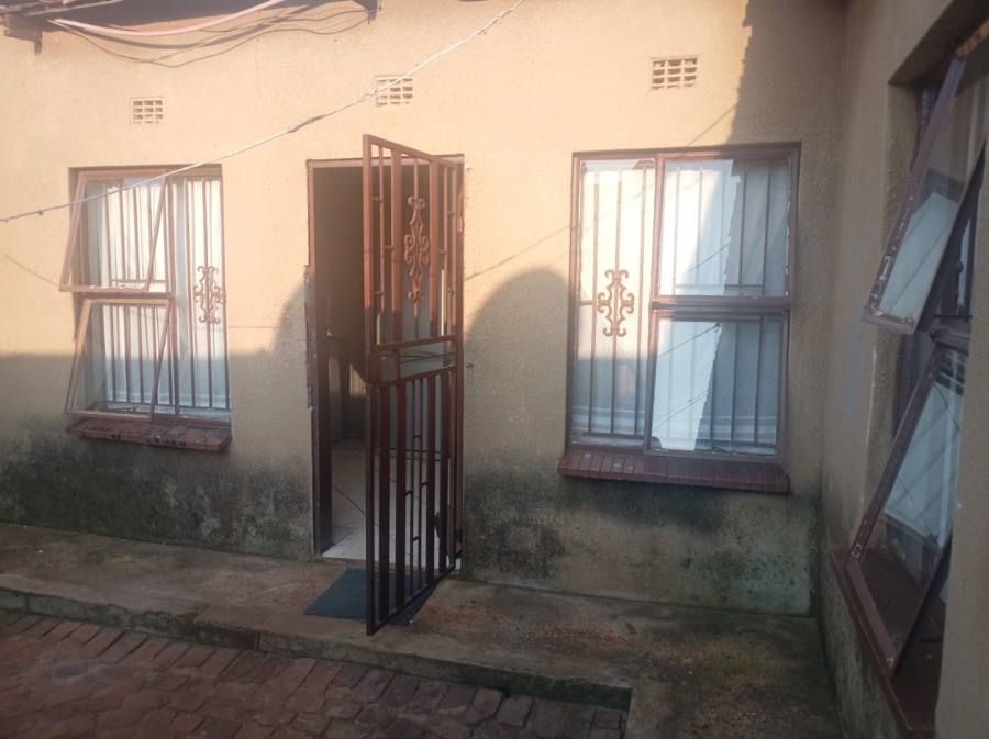 7 Bedroom Property for Sale in Daveyton Gauteng
