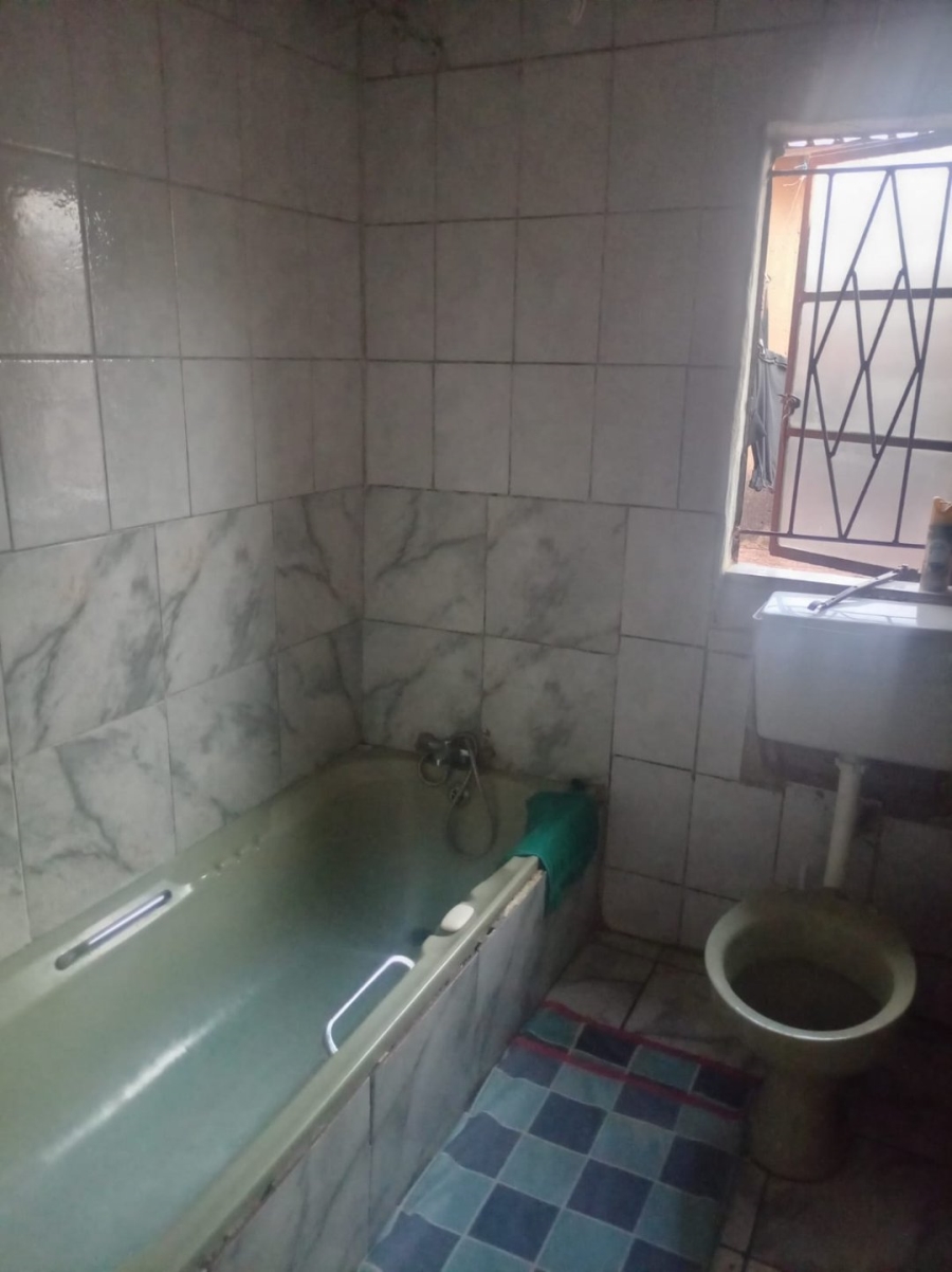 7 Bedroom Property for Sale in Daveyton Gauteng