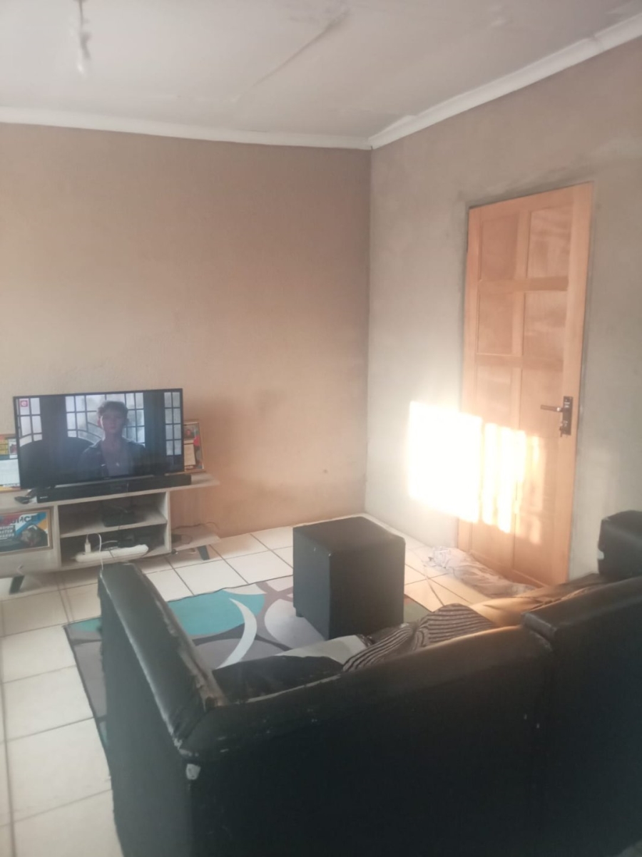 7 Bedroom Property for Sale in Daveyton Gauteng