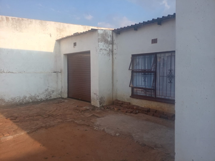 7 Bedroom Property for Sale in Daveyton Gauteng