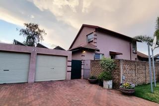 4 Bedroom Property for Sale in Glen Marais Gauteng