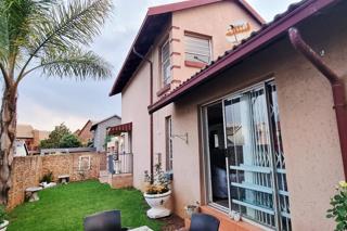 4 Bedroom Property for Sale in Glen Marais Gauteng