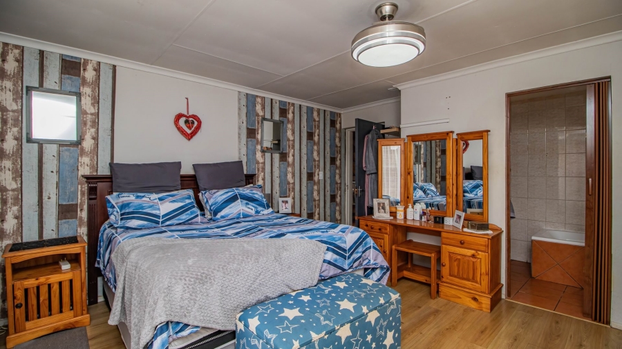 4 Bedroom Property for Sale in Glen Marais Gauteng