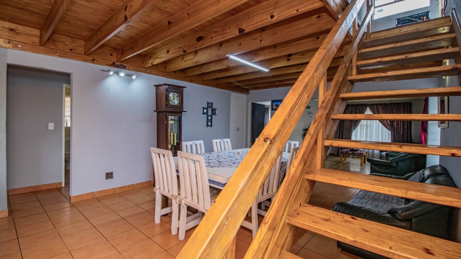 4 Bedroom Property for Sale in Glen Marais Gauteng