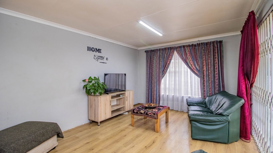 4 Bedroom Property for Sale in Glen Marais Gauteng