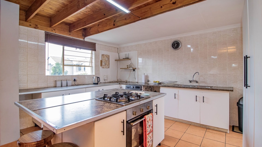 4 Bedroom Property for Sale in Glen Marais Gauteng