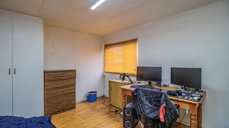 4 Bedroom Property for Sale in Glen Marais Gauteng