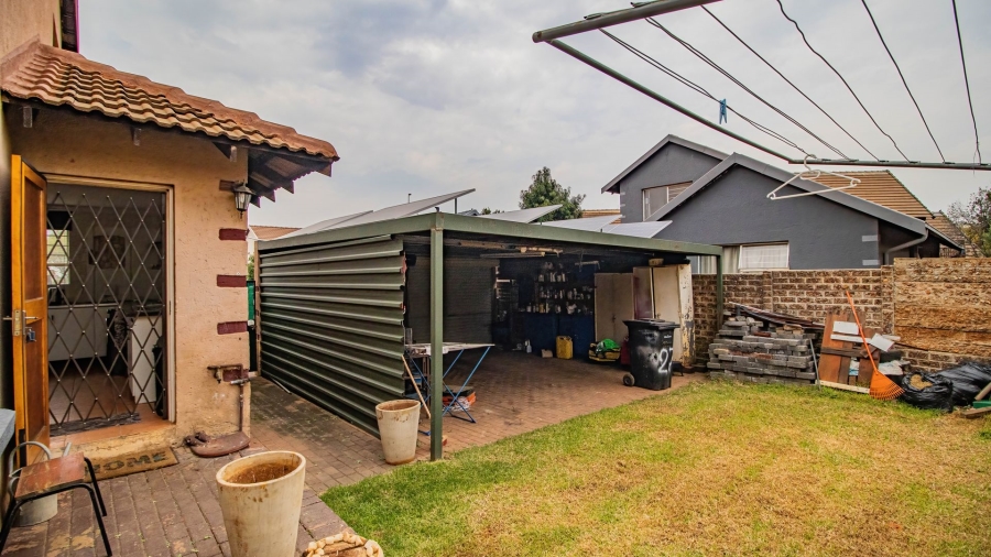 4 Bedroom Property for Sale in Glen Marais Gauteng