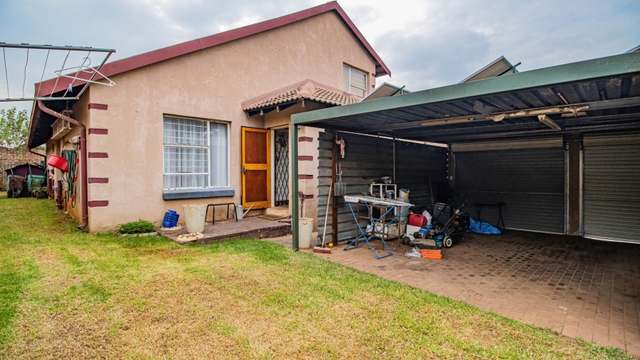 4 Bedroom Property for Sale in Glen Marais Gauteng