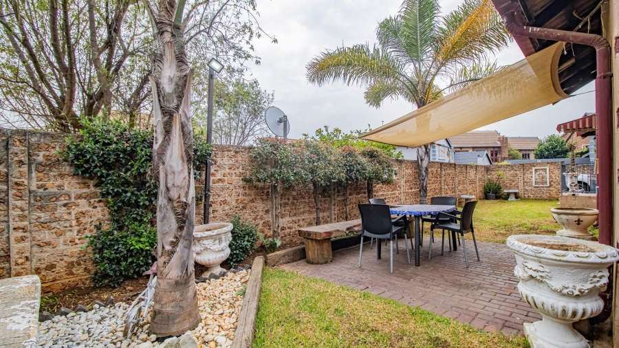 4 Bedroom Property for Sale in Glen Marais Gauteng