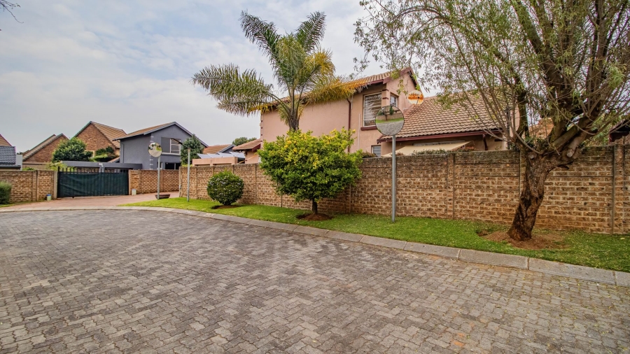 4 Bedroom Property for Sale in Glen Marais Gauteng
