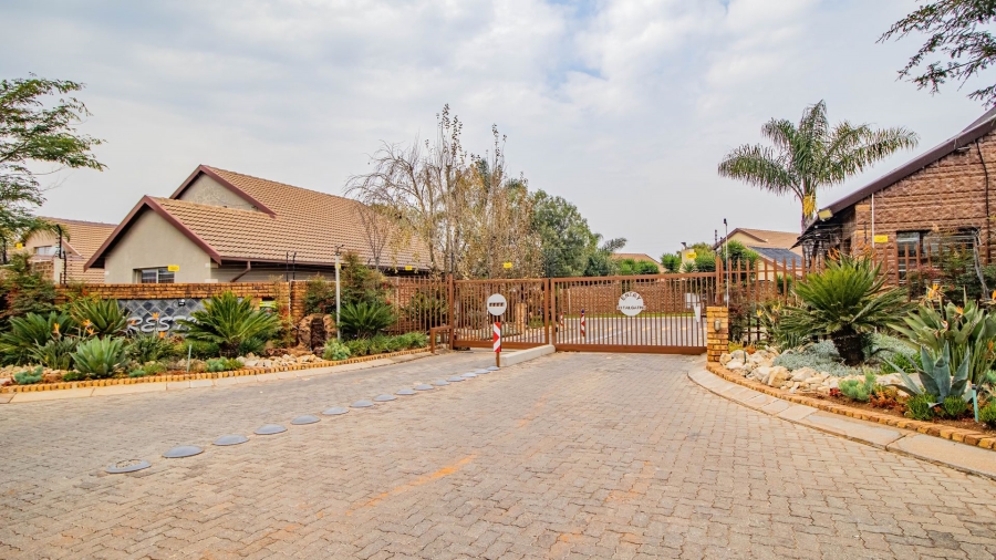 4 Bedroom Property for Sale in Glen Marais Gauteng