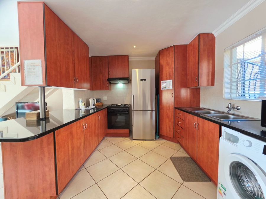 2 Bedroom Property for Sale in La Montagne Gauteng