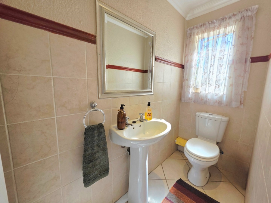 2 Bedroom Property for Sale in La Montagne Gauteng