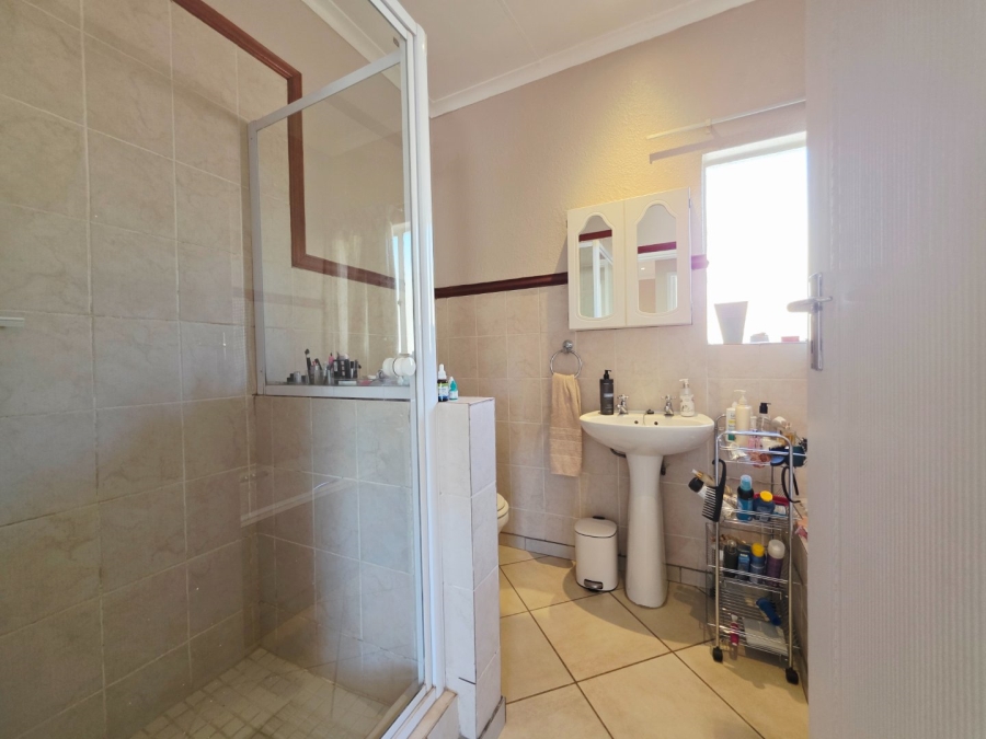 2 Bedroom Property for Sale in La Montagne Gauteng