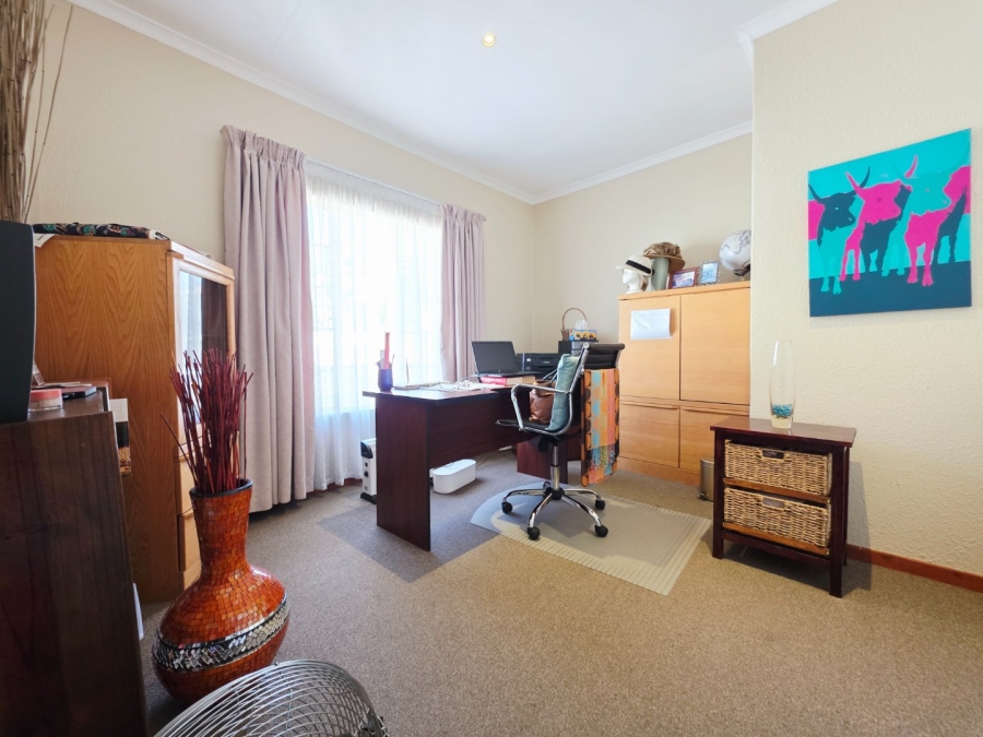 2 Bedroom Property for Sale in La Montagne Gauteng