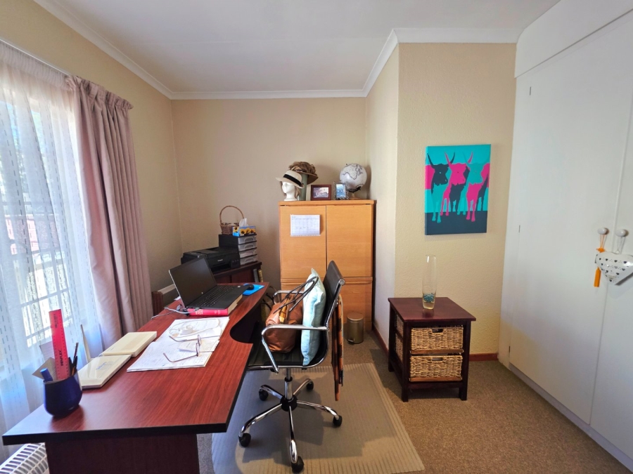 2 Bedroom Property for Sale in La Montagne Gauteng