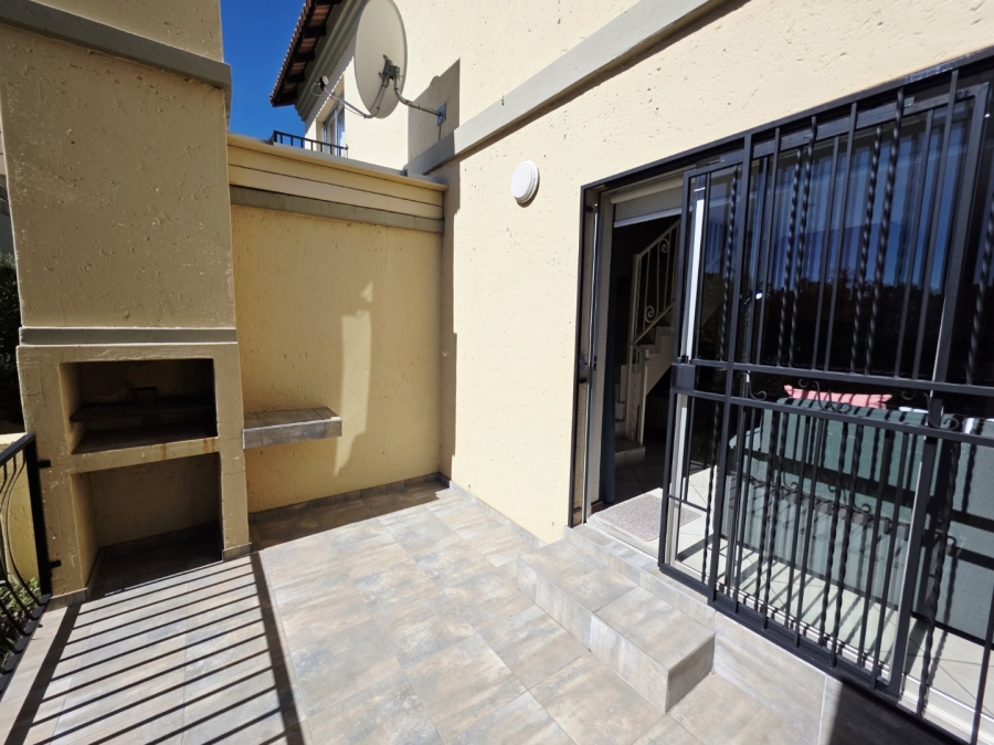 2 Bedroom Property for Sale in La Montagne Gauteng